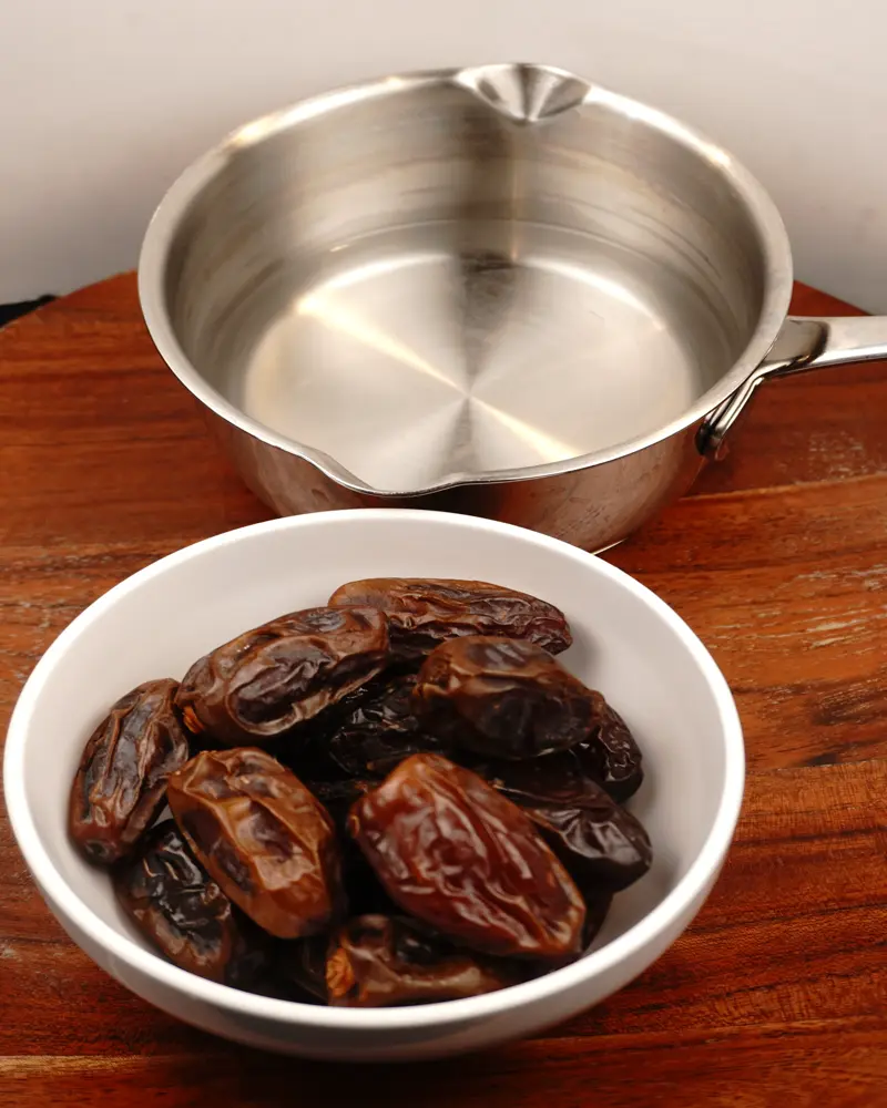 Ingredients for Baking Date / Date Spread including Dates, Water