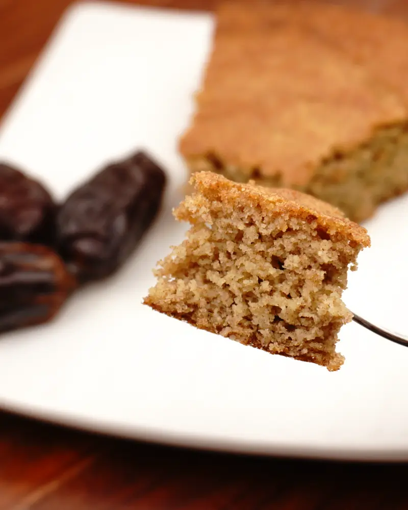 3 Ingredient Dates Cake