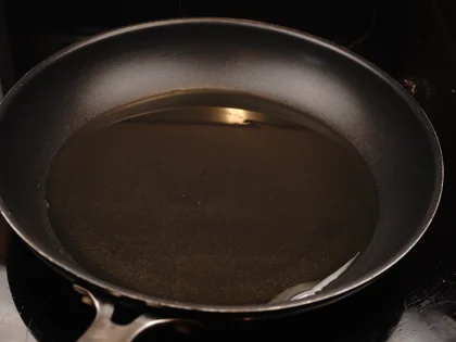 Crispy Pan Fried Panko Chicken - Heat a oil in the nonstick fry pan