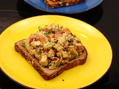 Curd Chicken Open Sandwich - Ready to Eat Open Sandwich