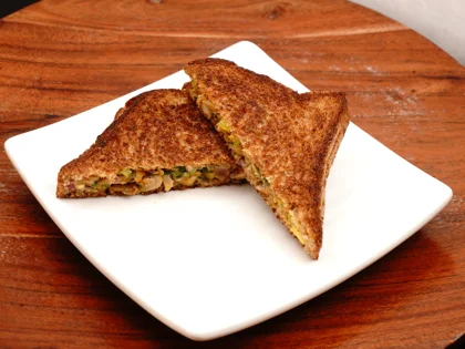 Curd Chicken Tikka Sandwich - Ready to serve