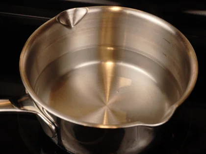 Baking Date / Date Spread - Heat water in a pan