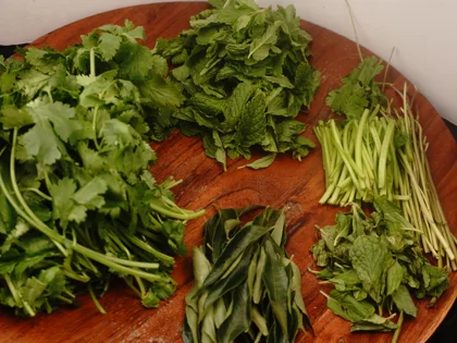 Green Juice With Chia Seeds - Choose good quality leaves and separate leaves