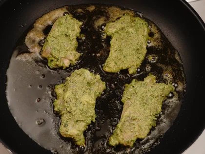 Hariyali Murgh Tikka - Cook the chicken pieces first side untill form brown crust over medium flame
