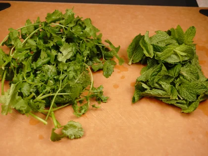 Hariyali Murgh Tikka - Roughly chop leaves