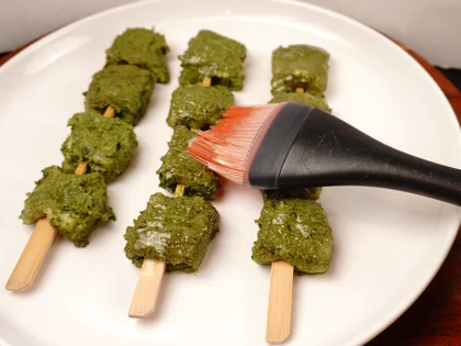 Low Carb, Less Oil Hariyali Tikka  - Preparation & Oiling