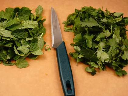 Low Carb, Less Oil Hariyali Tikka  - Dry and chop leaves