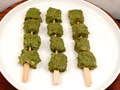 Low Carb, Less Oil Hariyali Tikka  - Skewer the marinated chicken piece