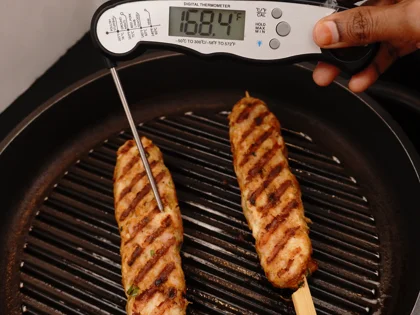 In low heat, continue to cook them for about 4 to 5 minutes, to cook inside