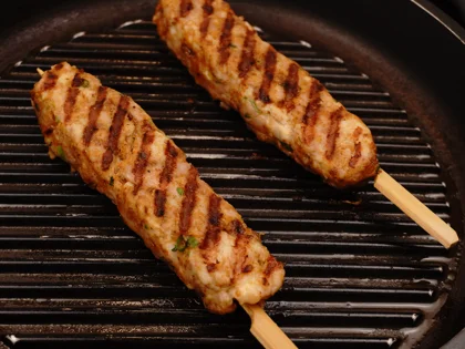 Just before flip them, baste ghee on top side of the chicken skewers then flip them & reduce the heat to low  