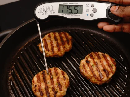 In low heat, continue to cook them for about 4 to 5 minutes, to cook inside
