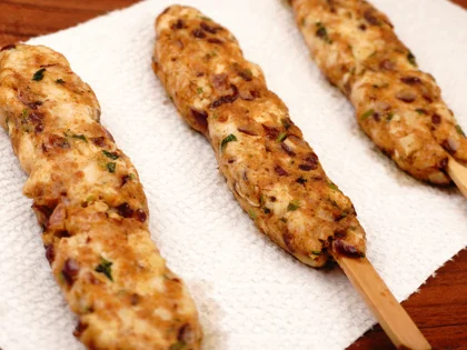 Low Calorie Chicken Seekh Kebab - Remove Surface Oil and Rest