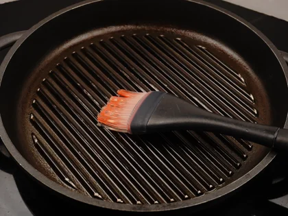 Low Calorie Pan Grilled Chicken Seekh Kebab - Oil and preheat the grill pan       