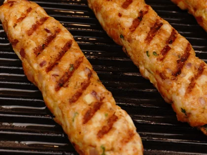 Low Calorie Pan Grilled Chicken Seekh Kebab - In low heat, continue to cook them for about 4 to 5 minutes, to cook inside