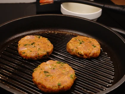 Place the oiled surface chicken patties on the hot grill pan and continue to cook them without moving, untill to attain dark brown grill marks underside the chicken skewers for about 4 to 5 minutes over medium flame 