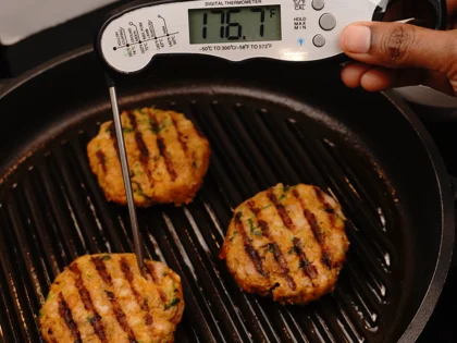 In low heat, continue to cook them for about 4 to 5 minutes, to cook inside