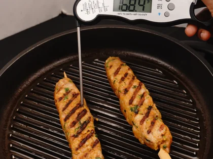 In low heat, continue to cook them for about 4 to 5 minutes, to cook inside