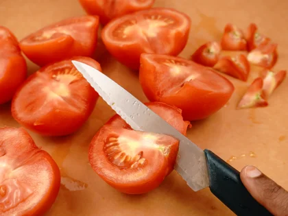 Low Calorie Raw Tomato Smoothie - Drying, Coring, and Chopping