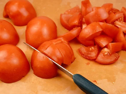 Low Calorie Raw Tomato Smoothie - Drying, Coring, and Chopping