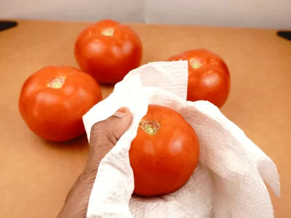 Low Calorie Raw Tomato Smoothie - Drying, Coring, and Chopping