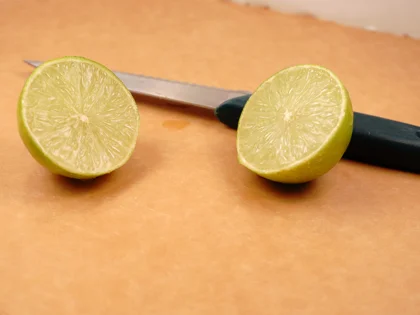 Simple Chia Lime Water - Prepare the lime before cut to get most juice