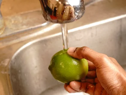 Simple Chia Lime Water - How to choose lemon/lime then clean them