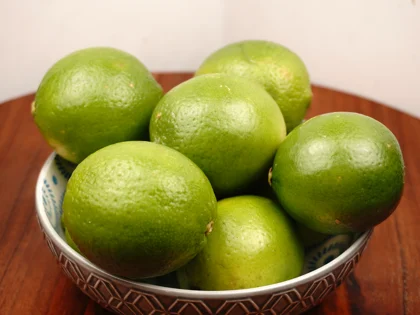Simple Chia Lime Water - How to choose lemon/lime then clean them